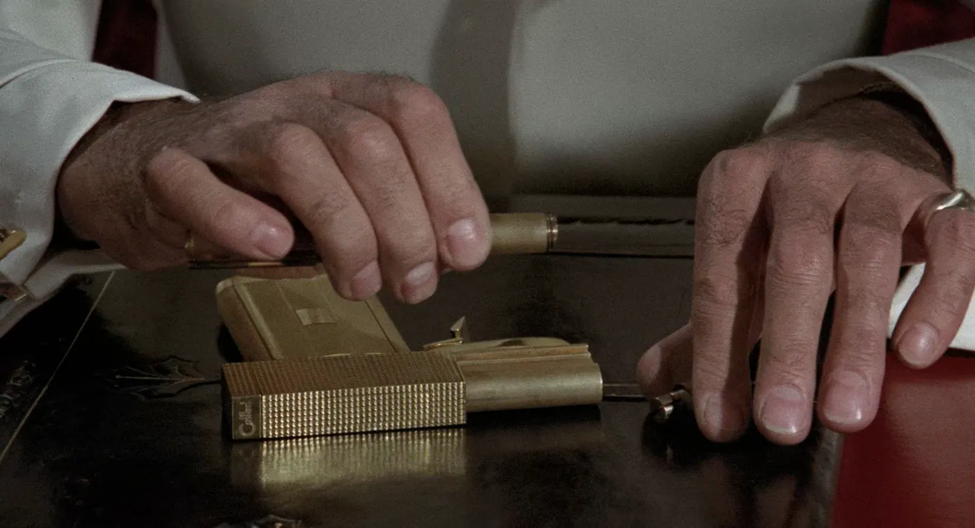 L'Homme au pistolet d'or