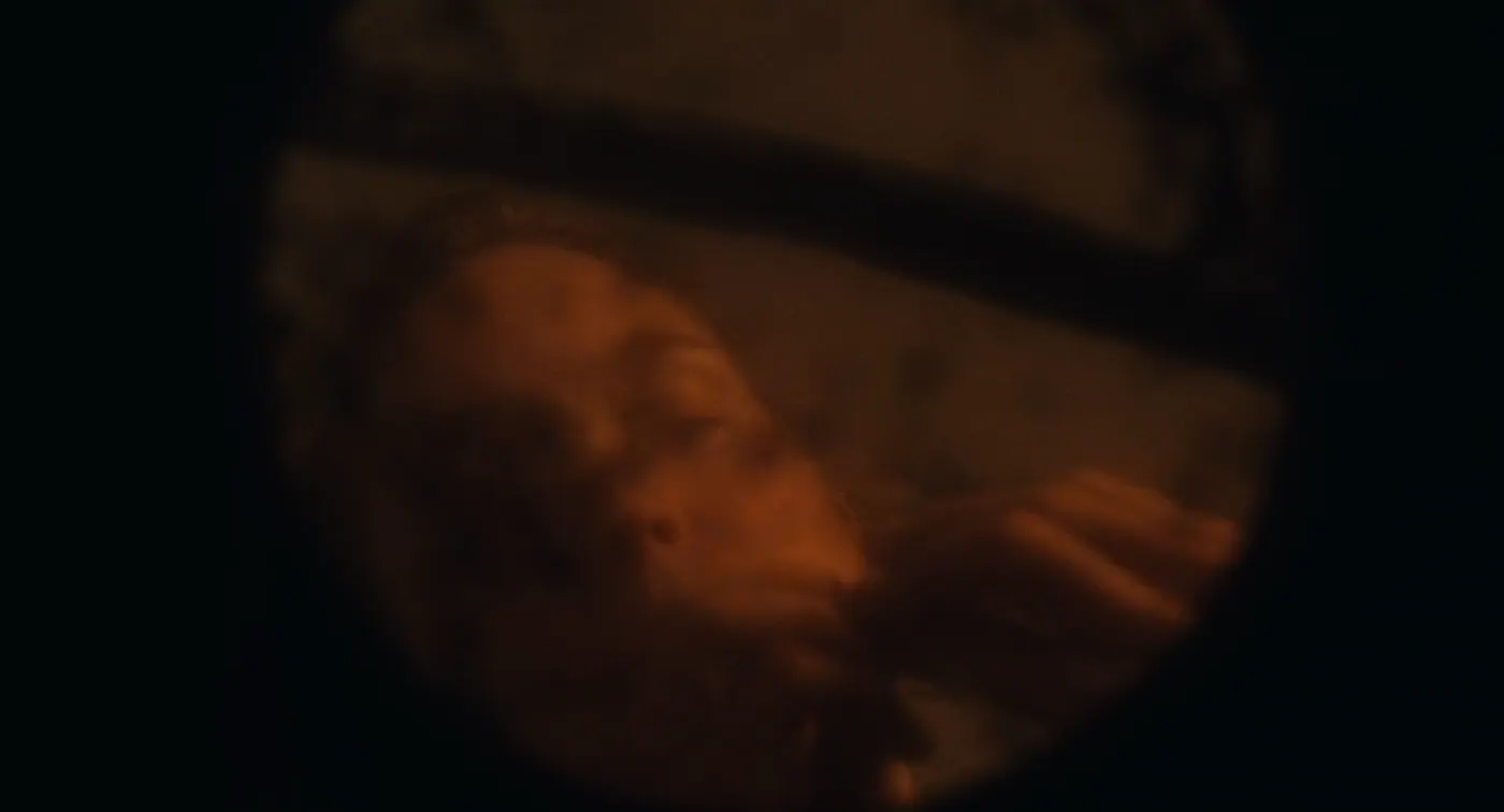 Phantom Thread (2017), Paul Thomas Anderson — gros plan, intérieur, un personnage, lumière chaude, clair-obscur
