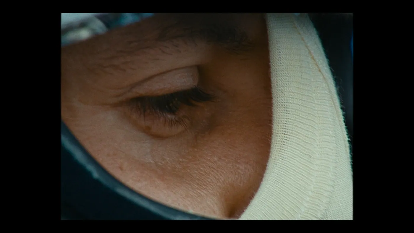 Schumacher ’94 — The Birth of a Legend (2026), Christin Freitag — très gros plan, un personnage : cagoule blanche, casque